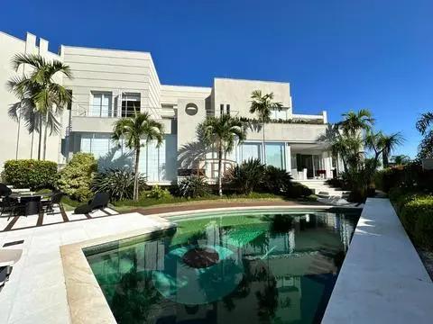 Sobrado à venda em Campinas, Loteamento Alphaville Campinas, com 4 suítes, com 690 m²